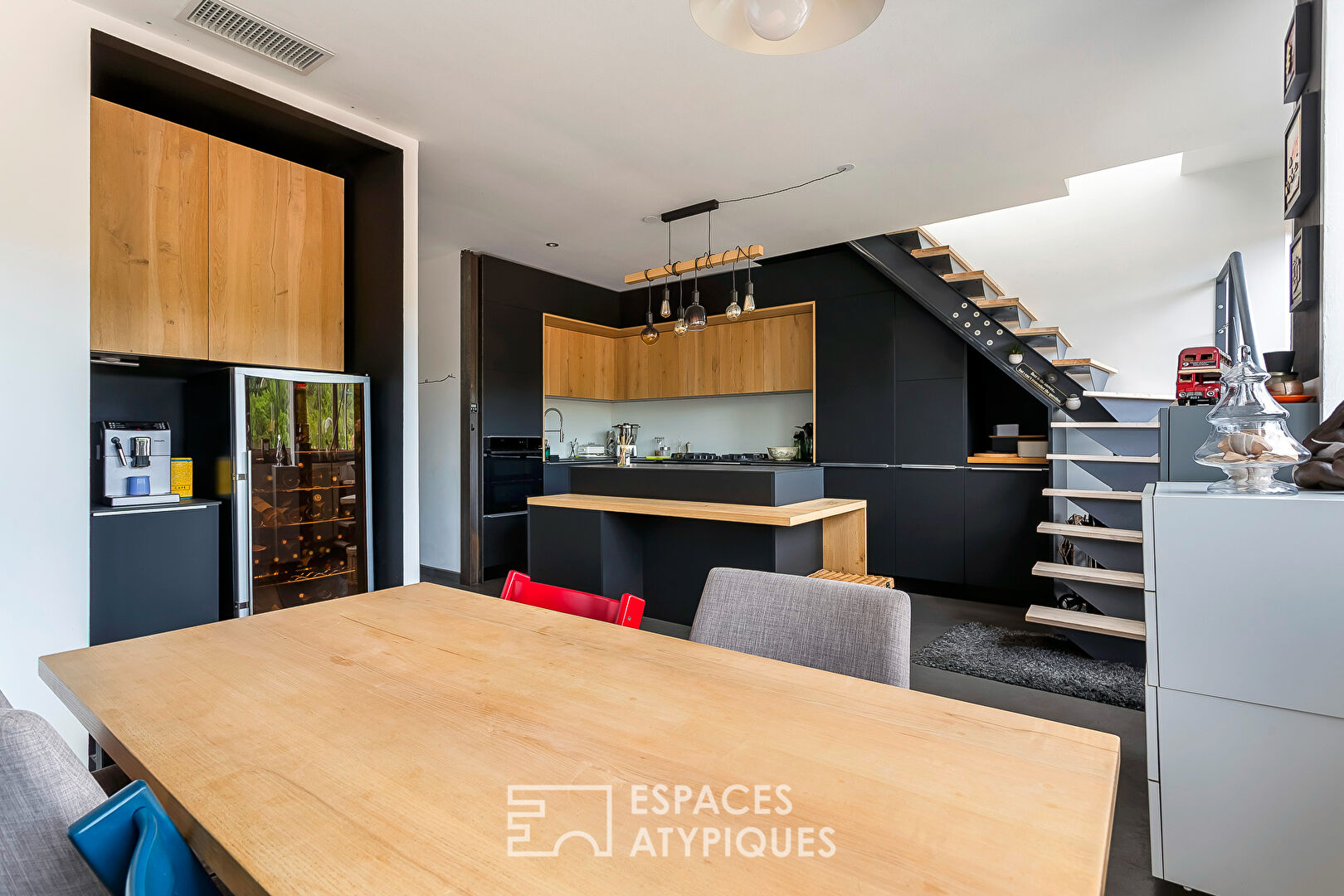 A unique living space, somewhere between a loft and a house, on the outskirts of Lyon.