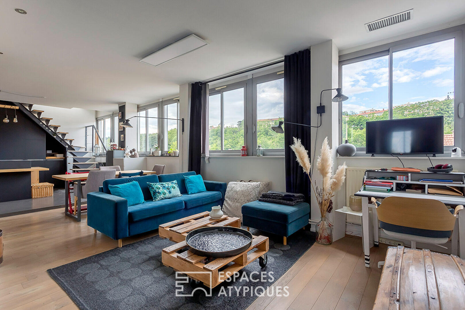 A unique living space, somewhere between a loft and a house, on the outskirts of Lyon.