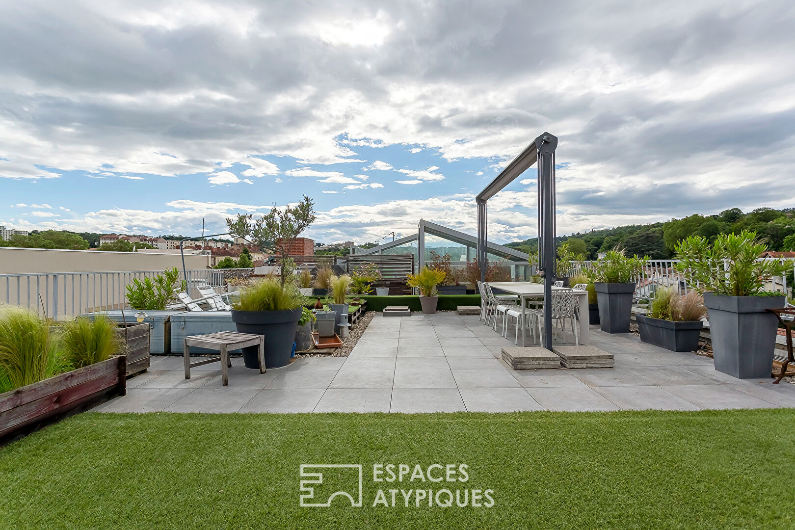 A unique living space, somewhere between a loft and a house, on the outskirts of Lyon.