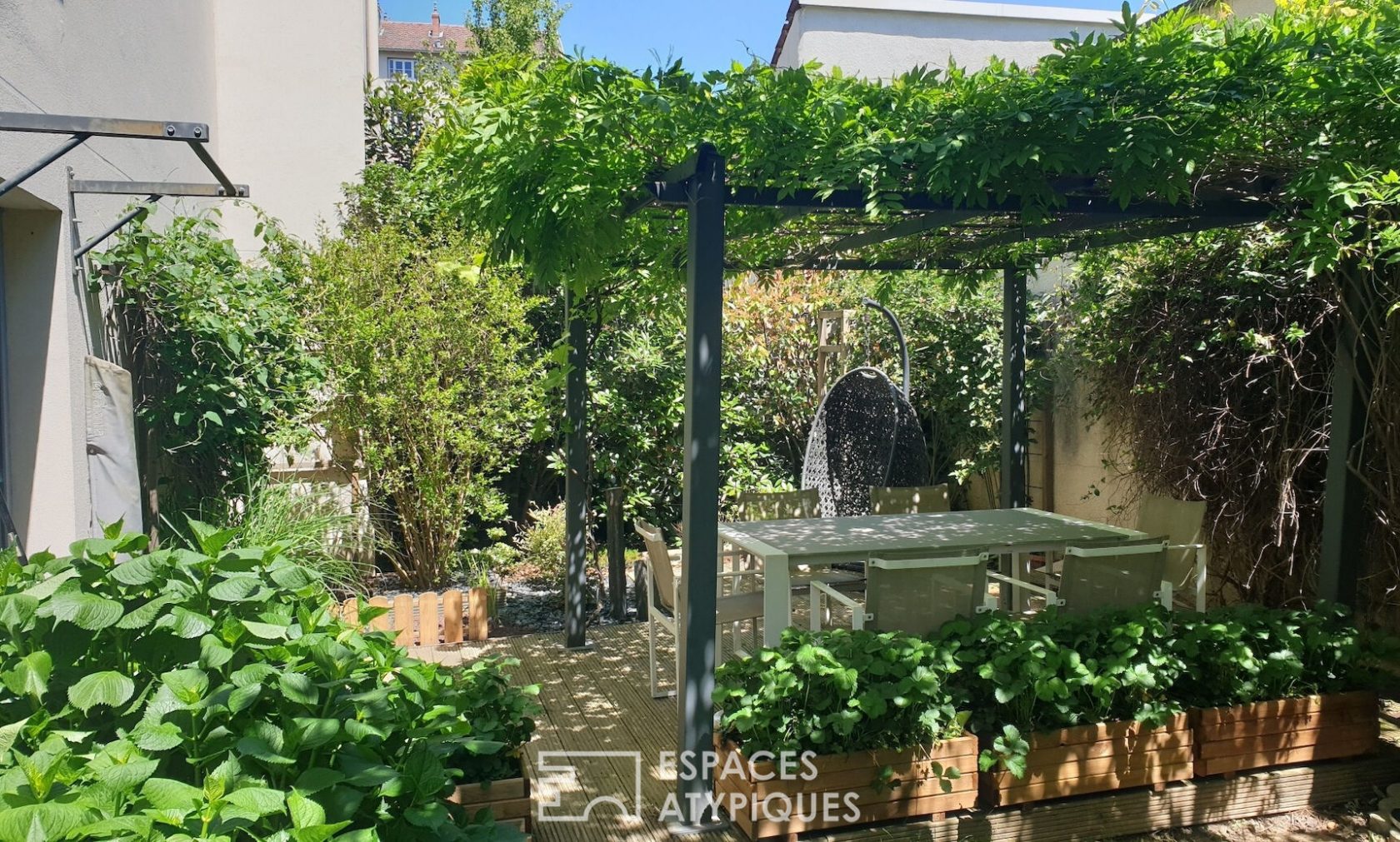 Rez-de-jardin avec 242m2 de jardin