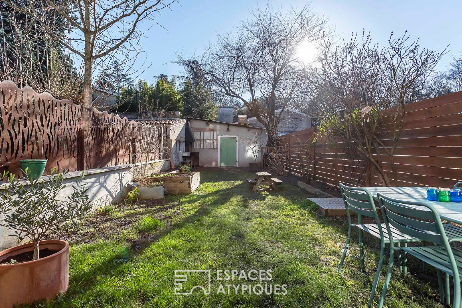 Appartement en rez de jardin esprit maison avec véranda