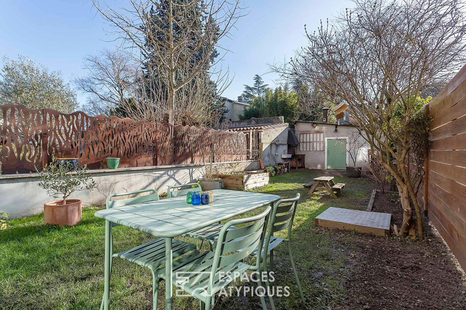 Appartement en rez de jardin esprit maison avec véranda