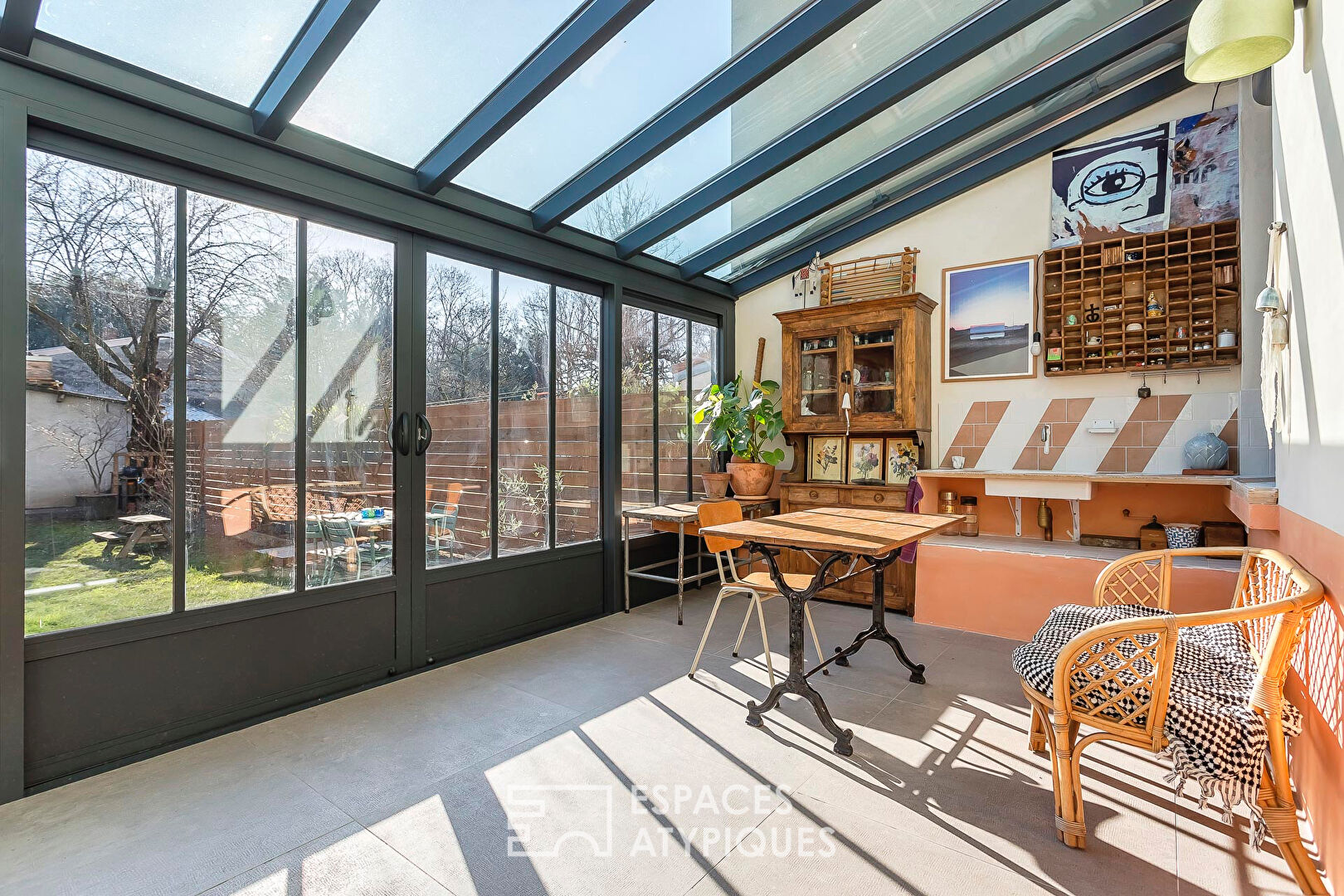 Appartement en rez de jardin esprit maison avec véranda