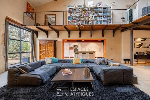 Ancienne grange avec terrasse aux volumes exceptionnels