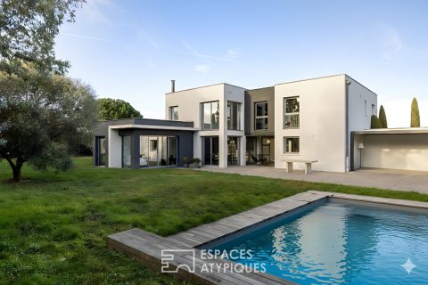 Contemporaine d&rsquo;architecte avec piscine à Saint-Laurent-De-Mure