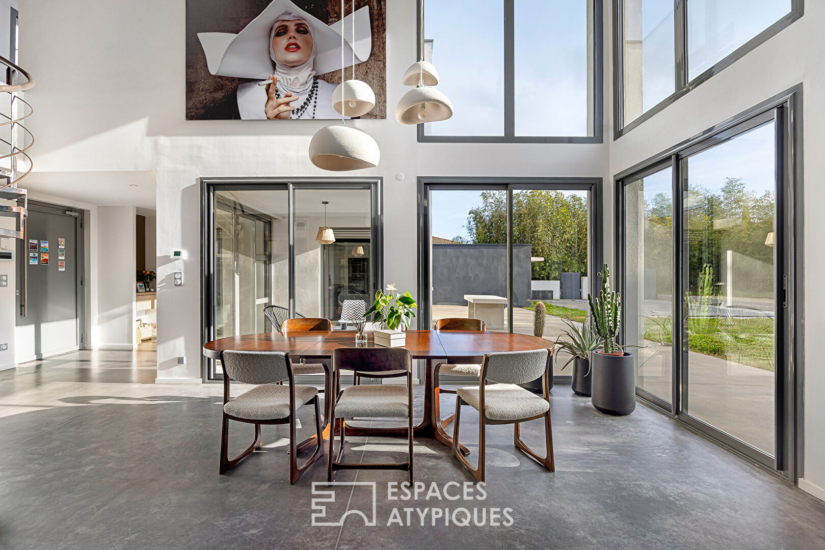 Contemporaine d&rsquo;architecte avec piscine à Saint-Laurent-De-Mure