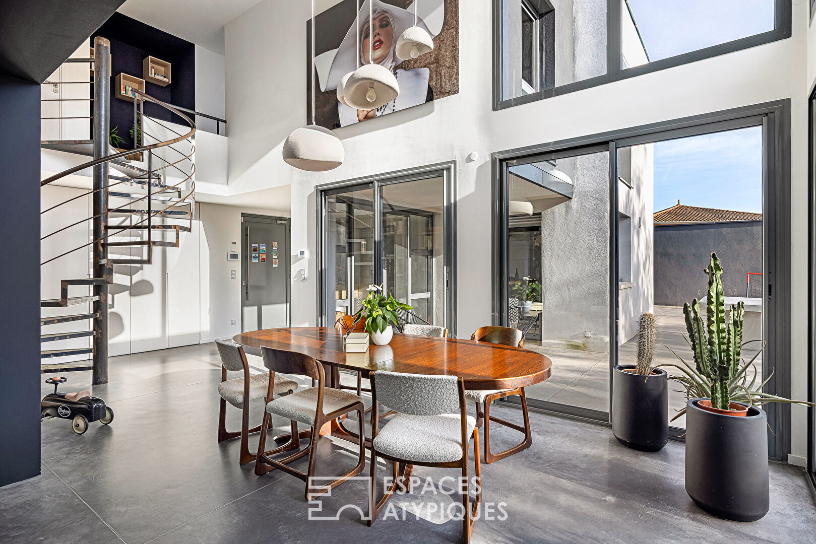 Contemporaine d&rsquo;architecte avec piscine à Saint-Laurent-De-Mure