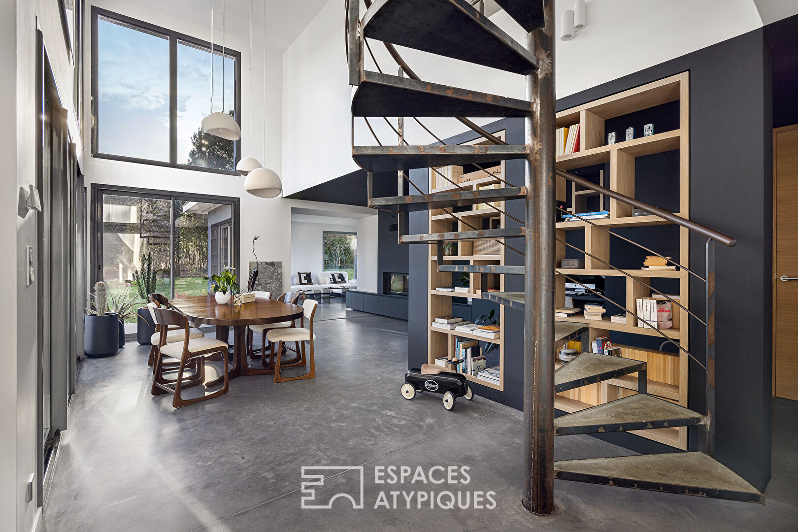 Contemporaine d&rsquo;architecte avec piscine à Saint-Laurent-De-Mure