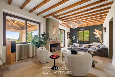 Ancienne bastide rénovée avec piscine et vue