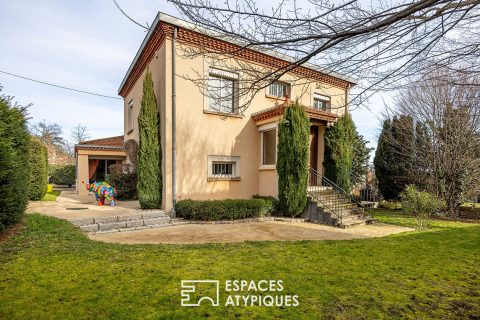 Ancienne bastide rénovée avec piscine et vue