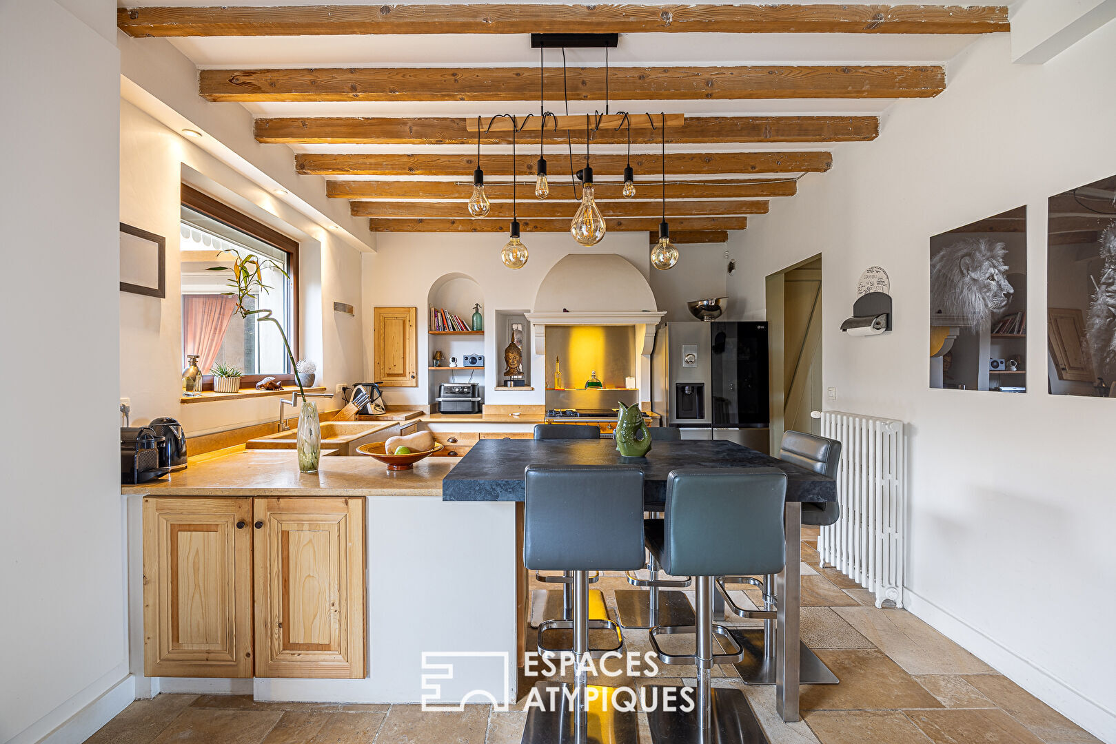 Ancienne bastide rénovée avec piscine et vue