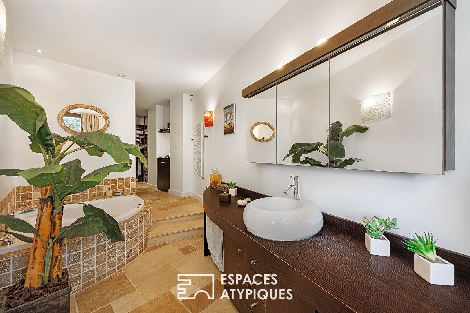 Ancienne bastide rénovée avec piscine et vue