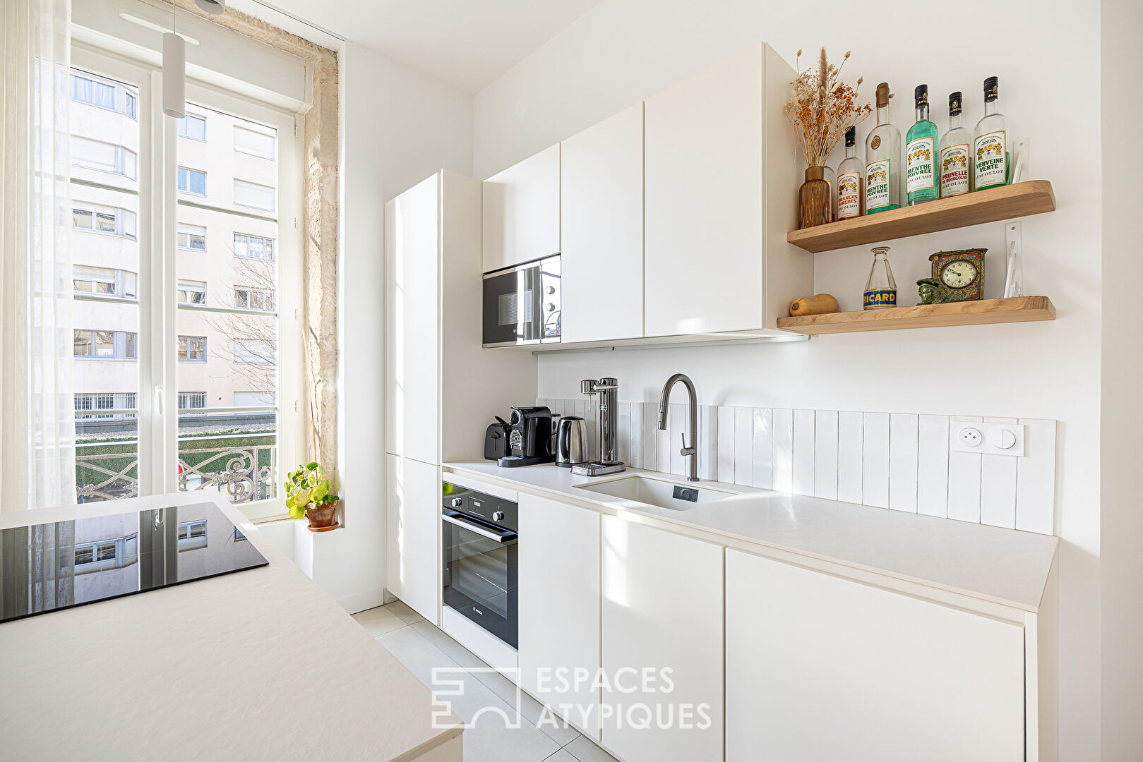 Ancien rénové avec balcon place Saint Louis