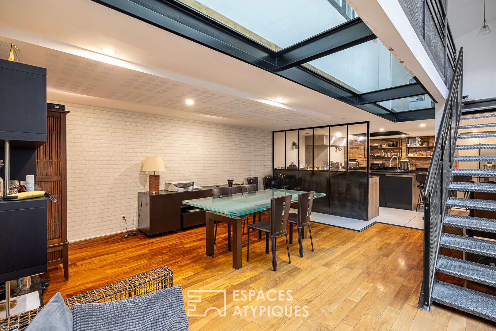 Loft industriel avec garage