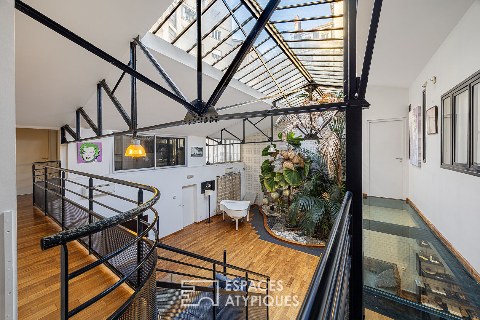 Loft industriel avec garage