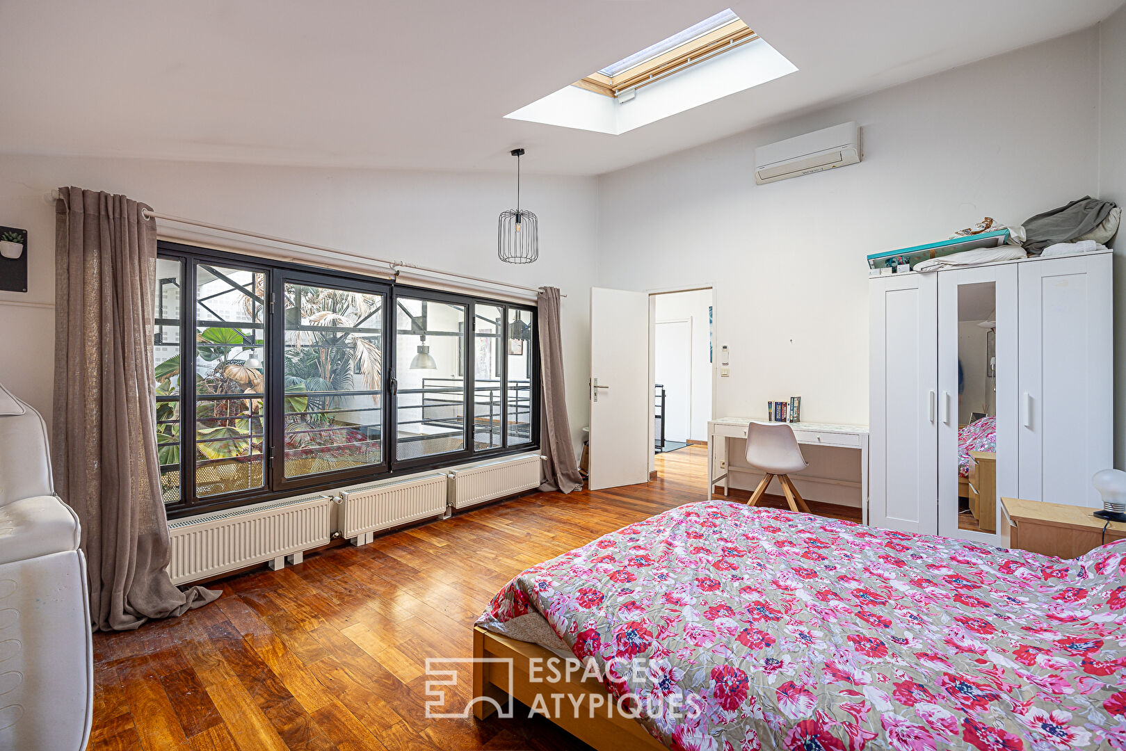 Loft industriel avec garage