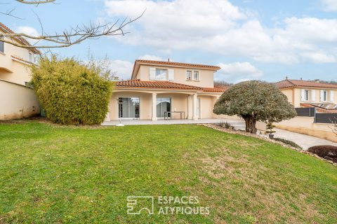 Maison avec jardin paysagé au coeur de La Boisse