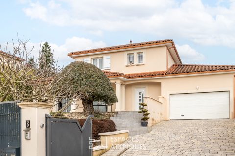 Maison avec jardin paysagé au coeur de La Boisse