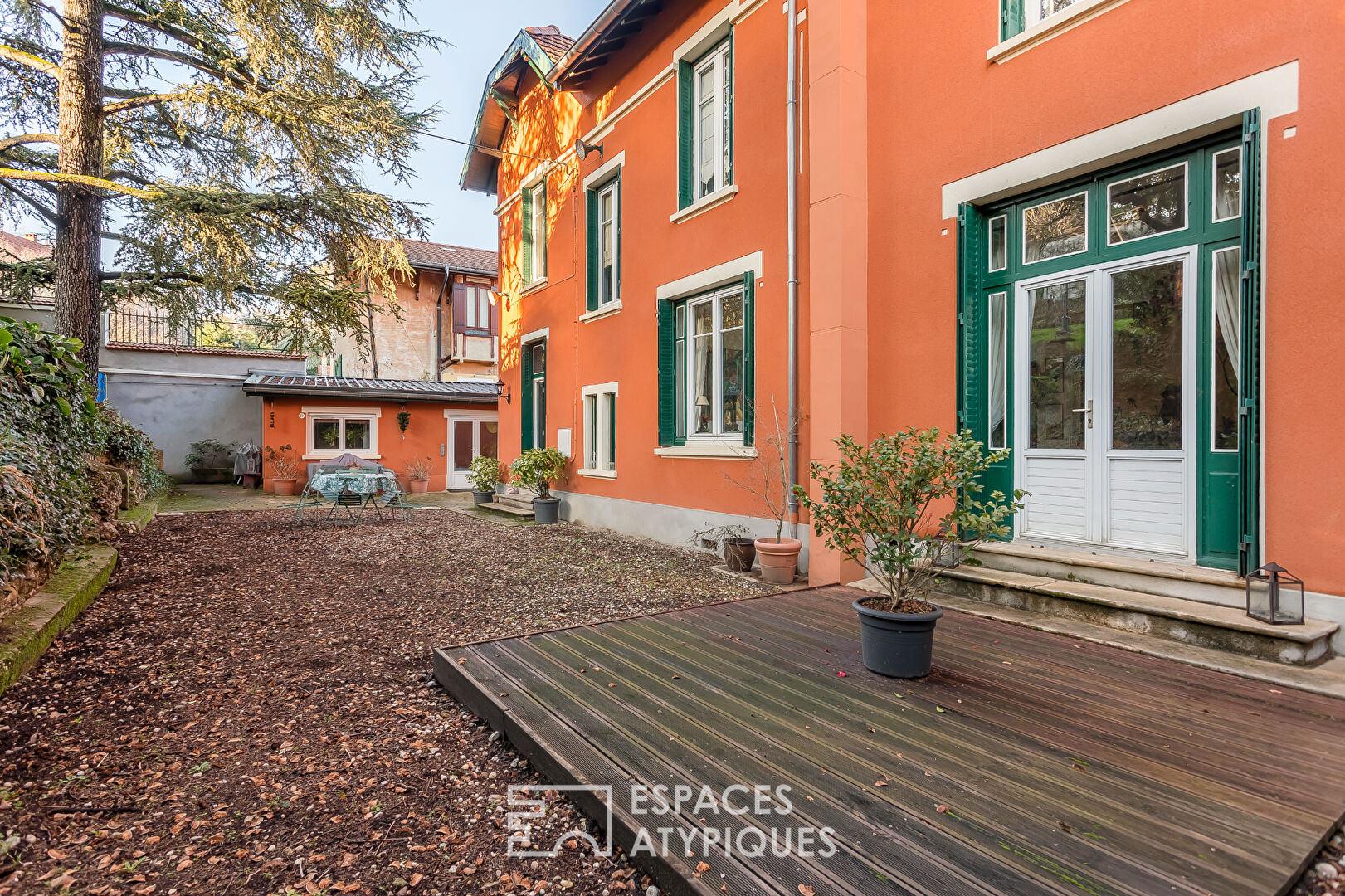 Maison 1920 avec dépendances et jardin