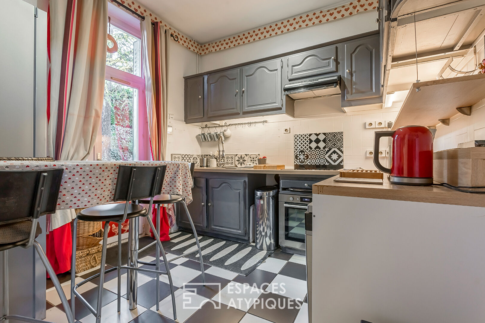 Maison 1920 avec dépendances et jardin