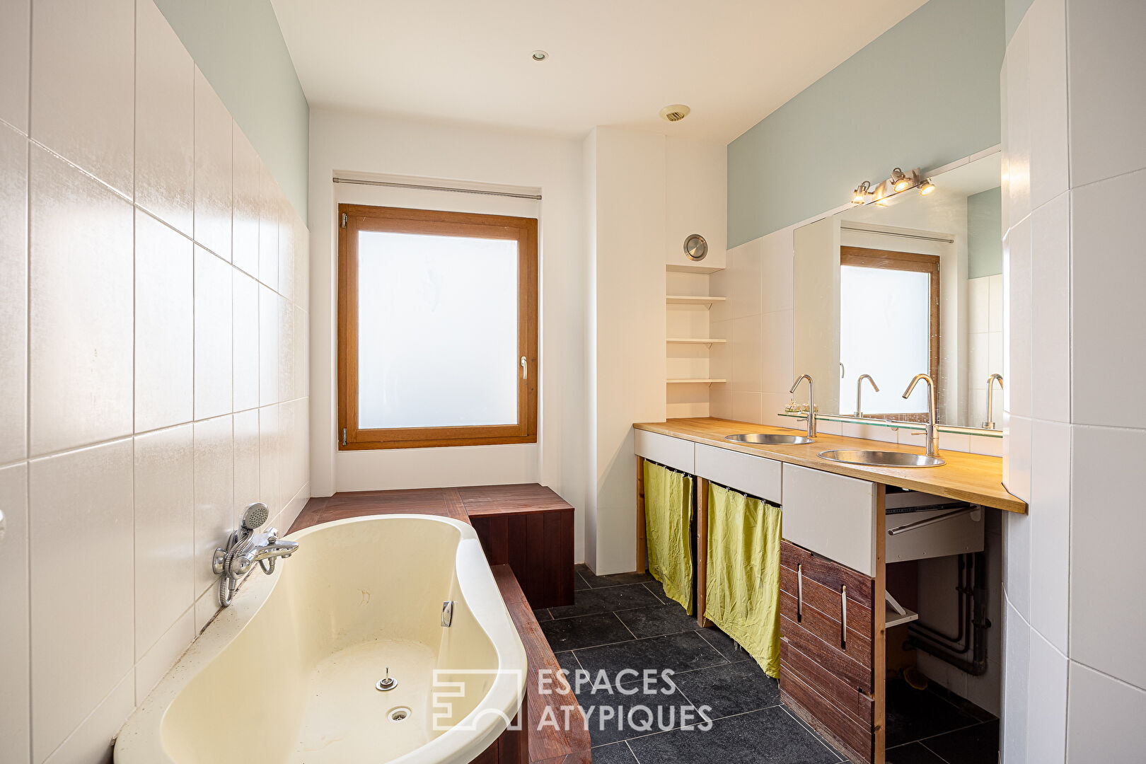 Maison rénovée avec jardin et vue dégagée