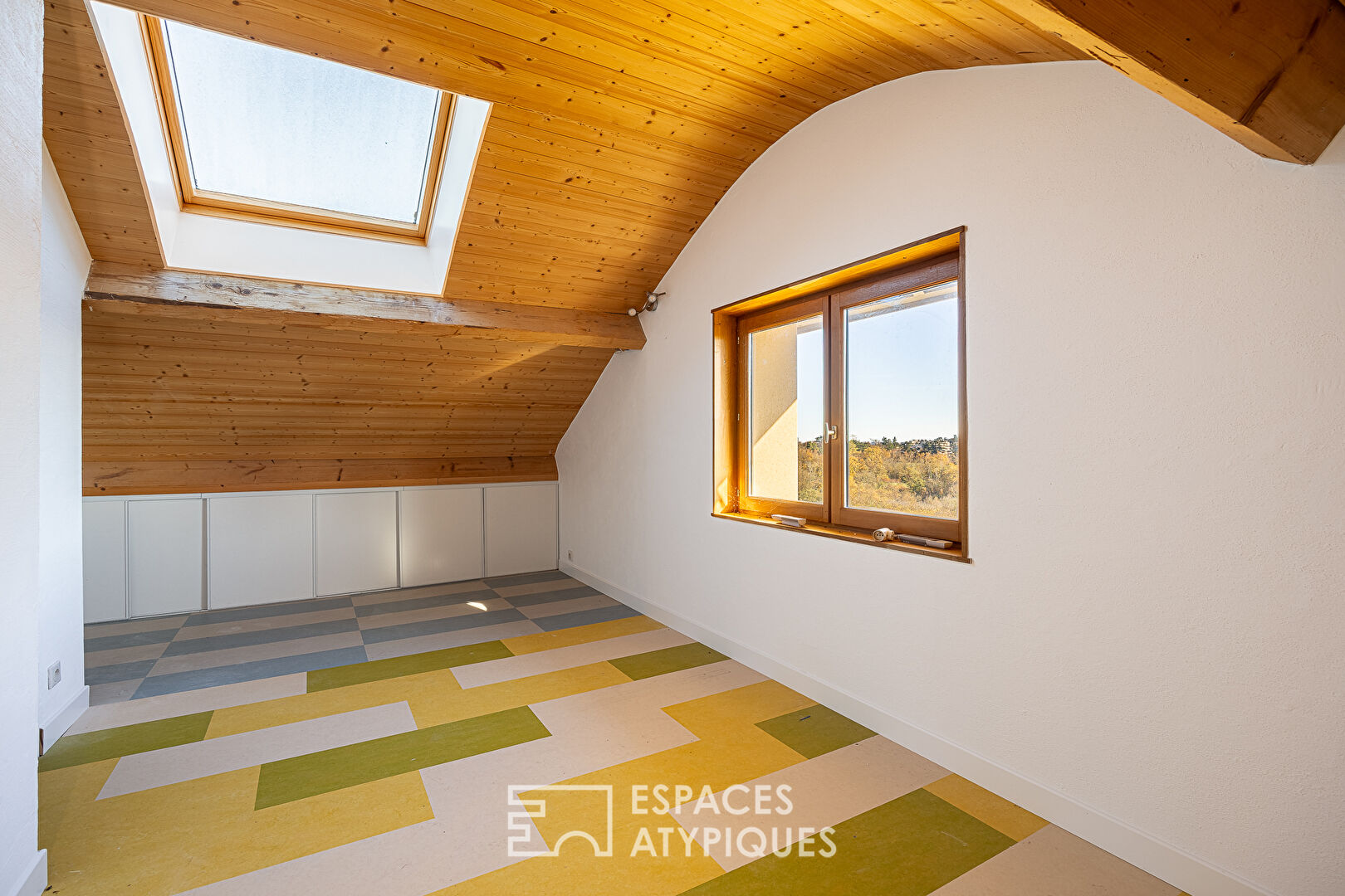 Maison rénovée avec jardin et vue dégagée