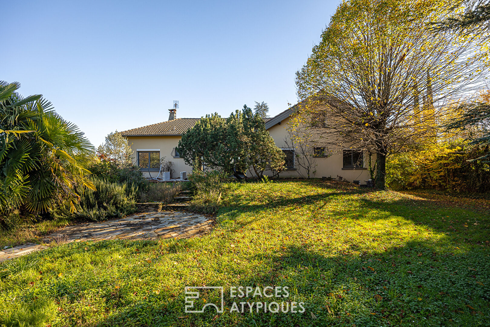 Maison rénovée avec jardin et vue dégagée
