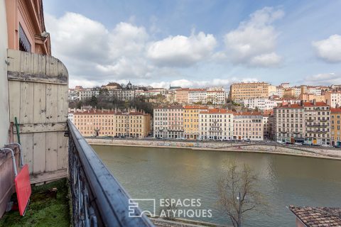 Duplex de caractère au dernier étage avec ascenseur et vue Saône