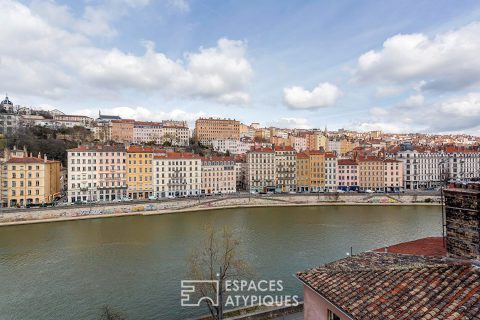 Duplex de caractère au dernier étage avec ascenseur et vue Saône