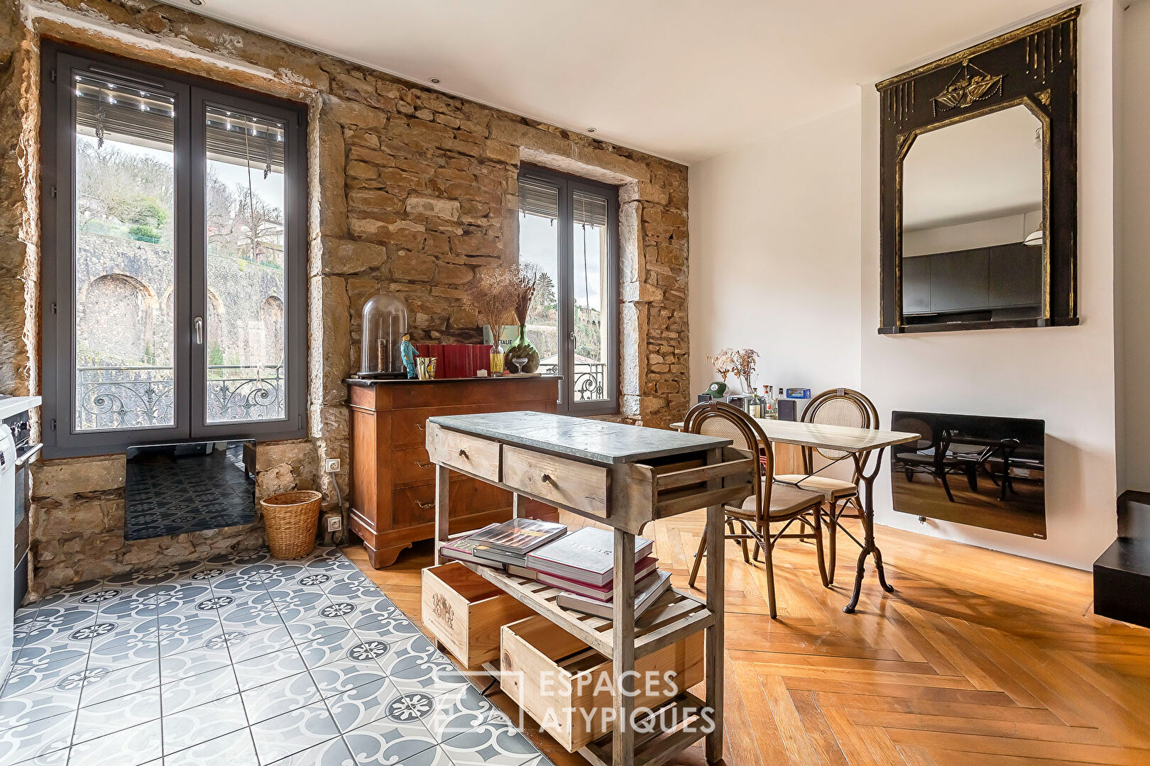 Duplex de caractère au dernier étage avec ascenseur et vue Saône