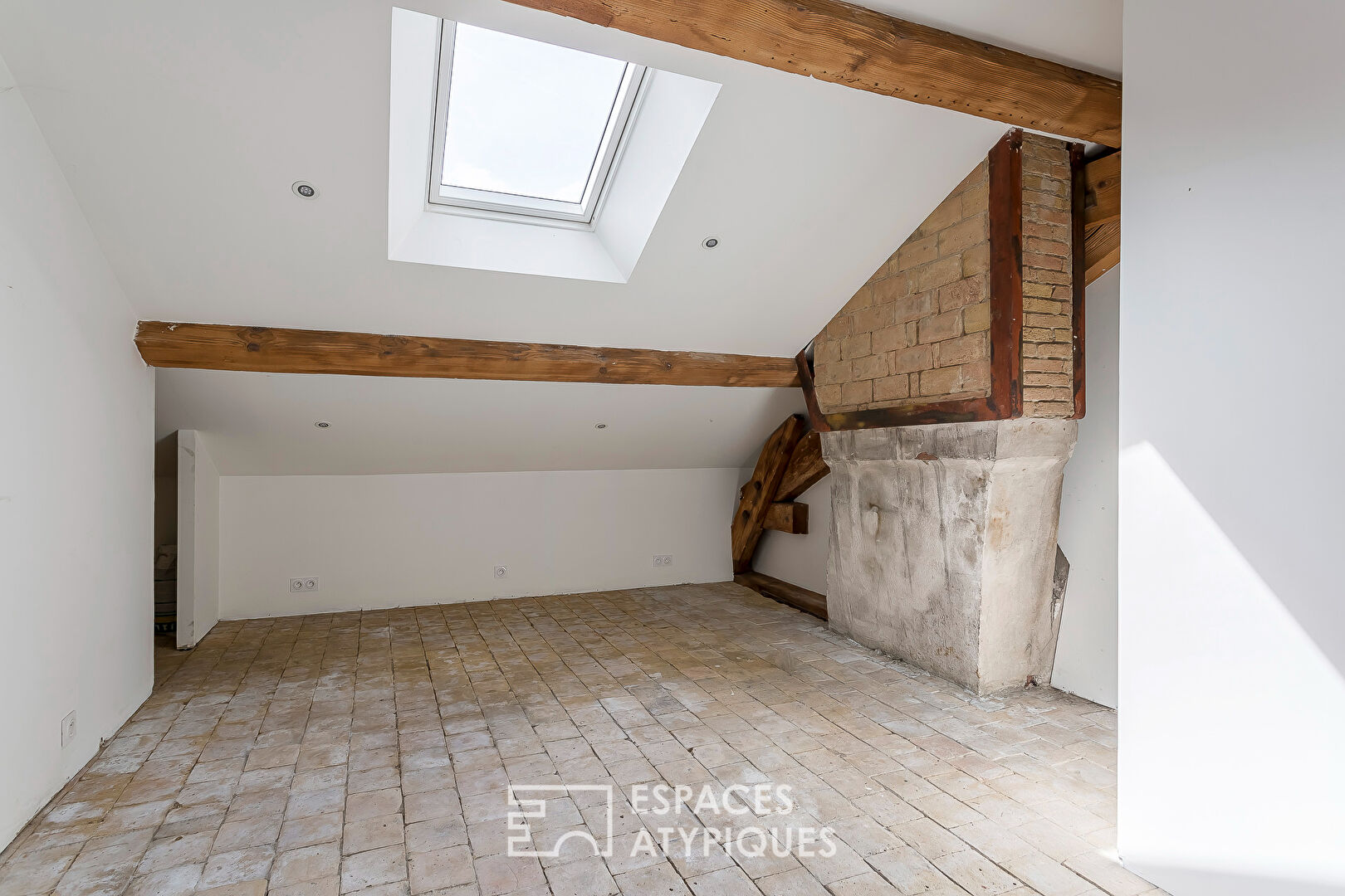 Duplex de caractère au dernier étage avec ascenseur et vue Saône