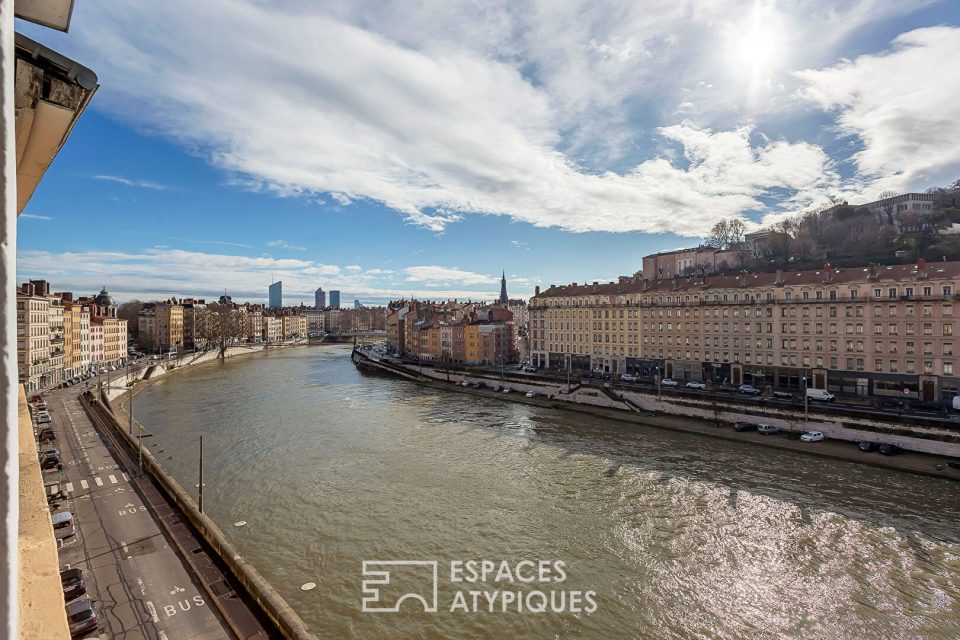 Appartement familial de caractère avec vue Saône et jardin commun