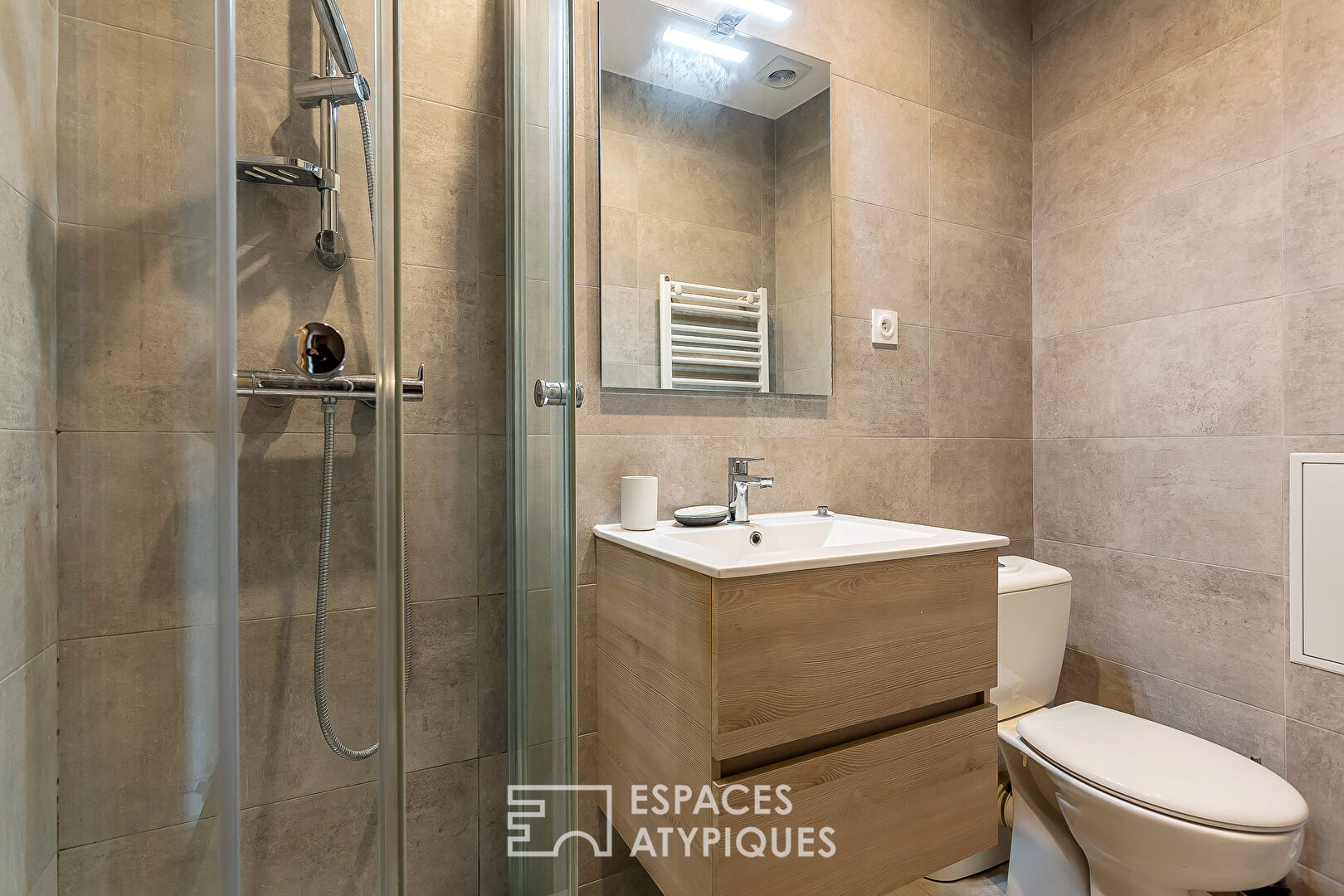 Appartement familial de caractère avec vue Saône et jardin commun