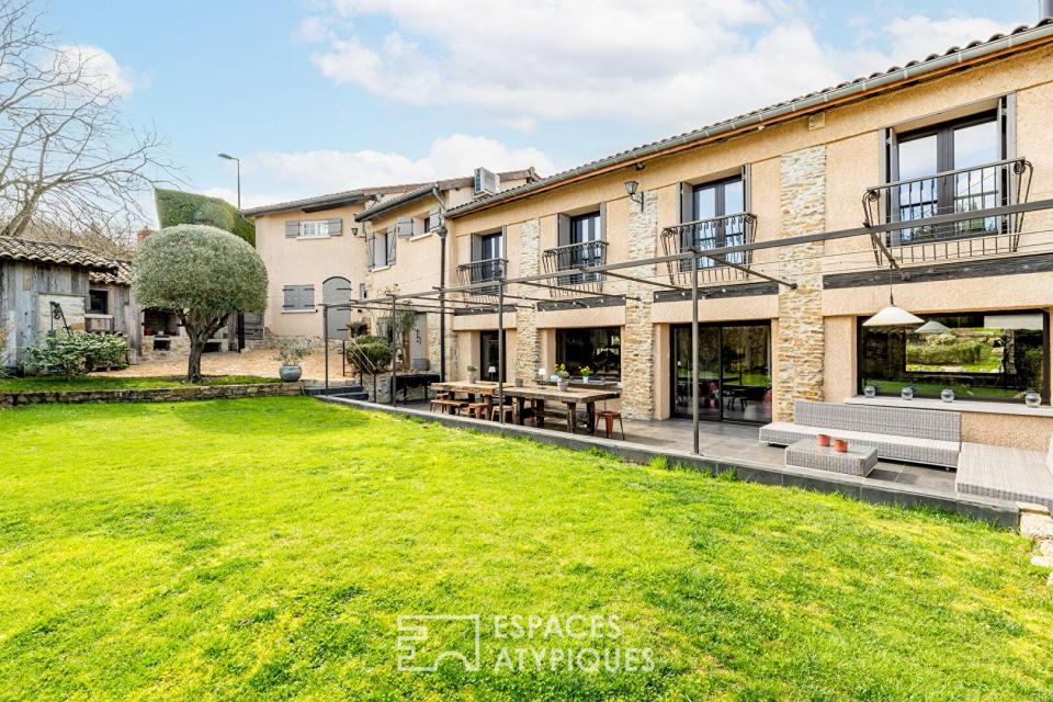 Ancien cuvage de 1850 à la rénovation contemporaine avec dépendances et piscine