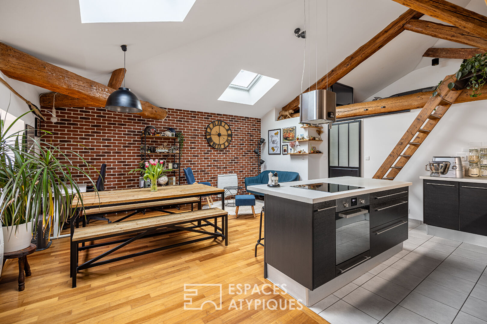 Chatoyant T3 dans ancienne dépendance du Château à Saint-Priest