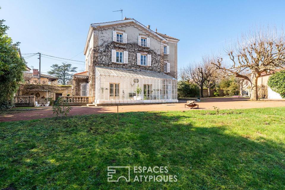 Maison ancienne avec parc arboré à rénover