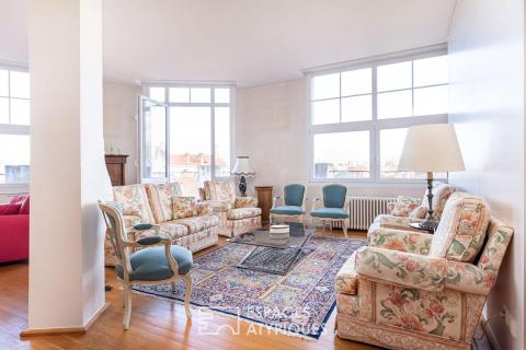 Dernier étage avec balcon et vue au coeur des Brotteaux – 175 m2