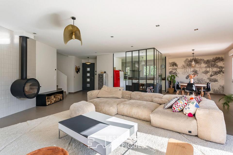 Maison avec jardin paysagé et piscine