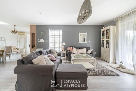 House at the end of a cul-de-sac with a swimming pool