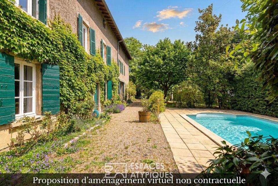 Maison bucolique avec piscine et dépendances à Ecully
