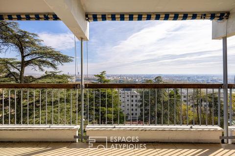 Appartement rénové avec terrasse et vue sur Lyon et la chaîne des Alpes