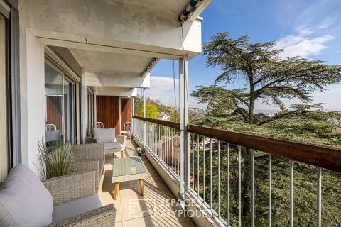 Appartement rénové avec terrasse et vue sur Lyon et la chaîne des Alpes