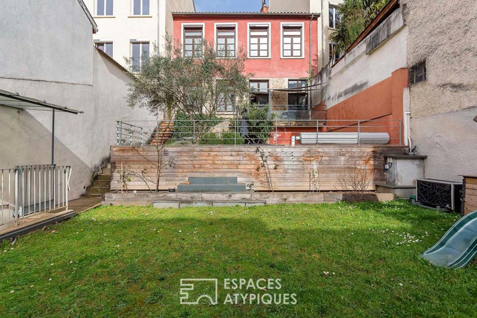 Maison ancienne avec jardin et piscine