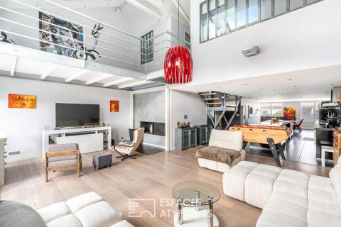 Loft de caractère avec terrasses et piscine dans une ancienne usine