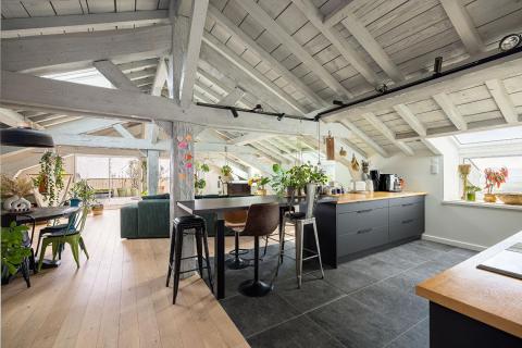 Appartement dernier étage réhabilité dans un ancien couvent avec terrasse et vue Mont Blanc