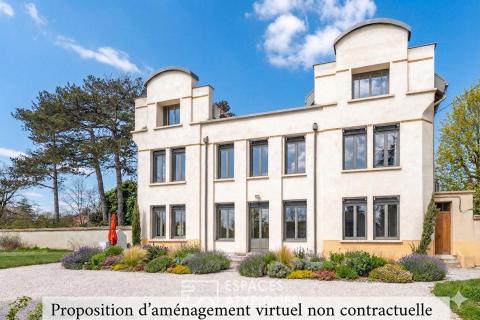 Maison bourgeoise rénovée en fond d’impasse – Tassin bourg