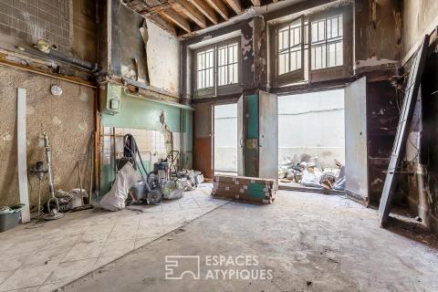 Loft en plateau à rénover avec cour privative