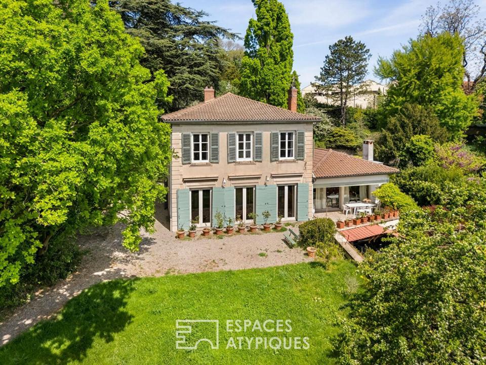 Maison Bourgeoise avec dépendances en plein coeur de Saint-Just