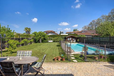 Ecrin de sérénité en bord de piscine, aux portes de Lyon