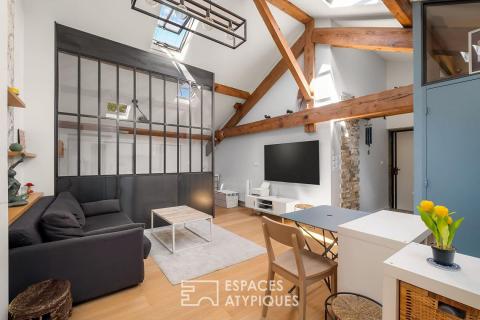 Appartement rénové en dernier étage avec ascenseur dans un immeuble cossu